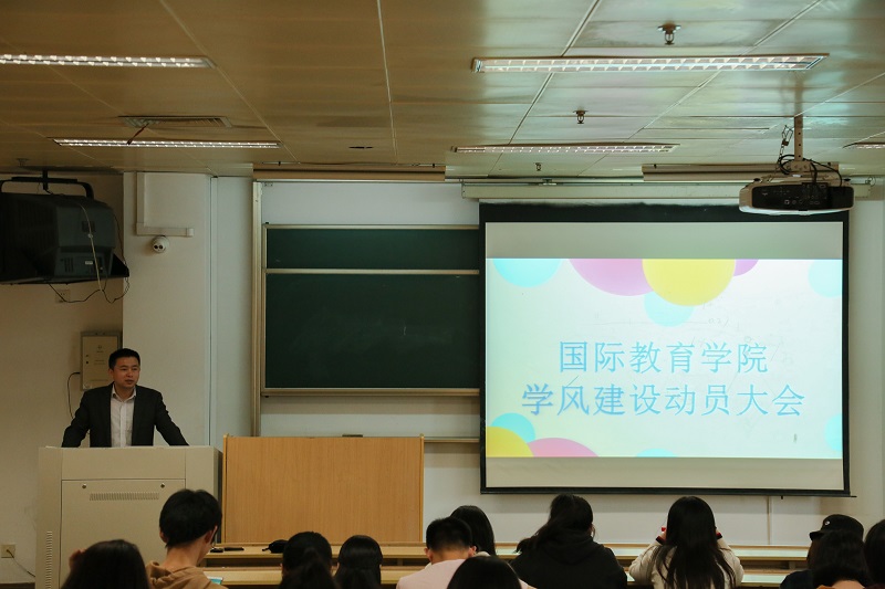 C:\Users\fy\Desktop\2018学风动员会暨考研经验交流会\2吴跃峰 - 副本.jpg